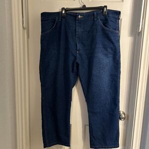 Wrangler Men's Size 42x29 Blue Straight Leg Medium Wash Cotton Blend Denim Jeans